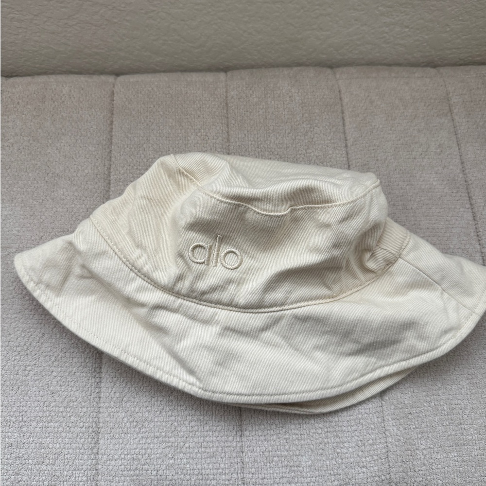 ALO Yoga Cream Bucket Hat Casual Accessories